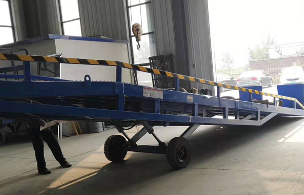 移動(dòng)登車(chē)橋 (4) 移動(dòng)登車(chē)橋 (4)