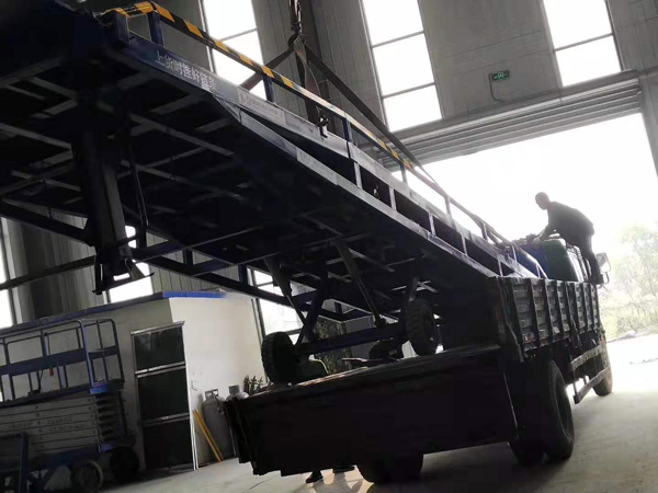 移動(dòng)登車(chē)橋 (2) 移動(dòng)登車(chē)橋 (2)